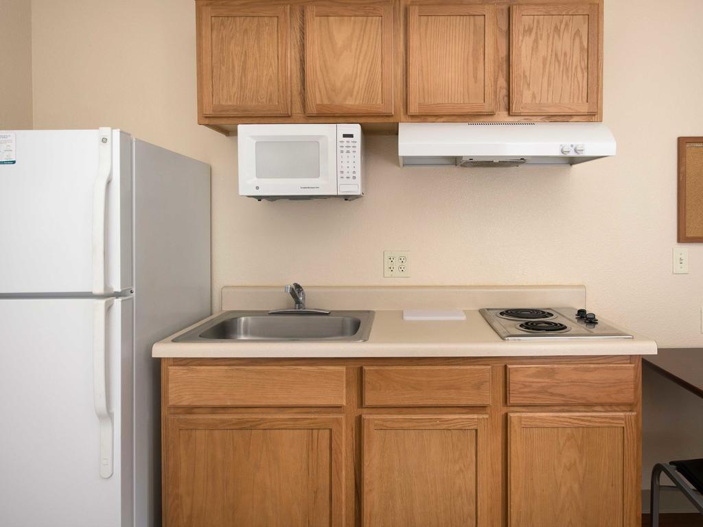 Woodspring Suites Kansas City Mission Merriam Exterior photo