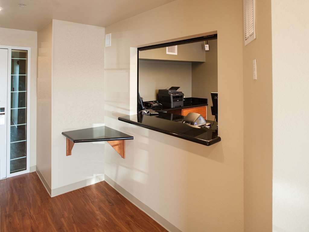 Woodspring Suites Kansas City Mission Merriam Interior photo